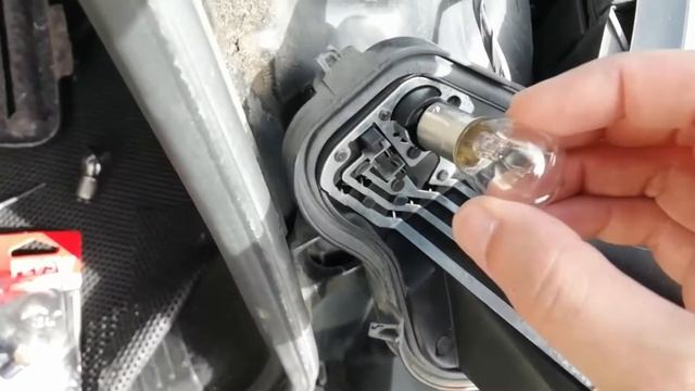 Como substituir uma lâmpada do farol traseiro - RENAULT MEGANE SPORT TOURER смотреть онлайн