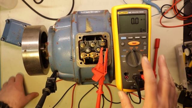 Fluke 1507 Insulation testing a BAD Motor Norwegian with English Subtitles смотреть онлайн