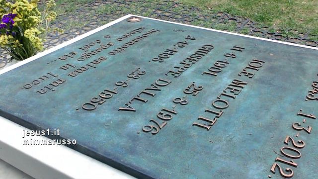 Bologna LA TOMBA DI LUCIO DALLA, Cimitero della Certosa смотреть онлайн