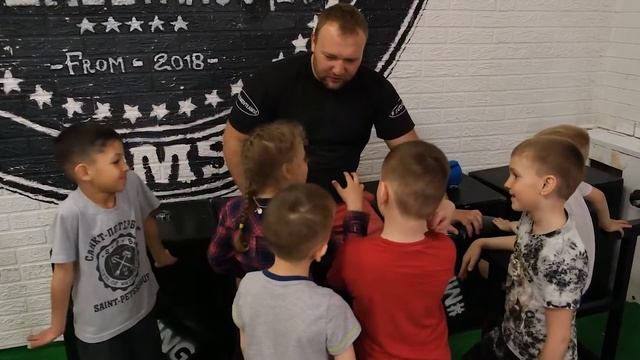 Тренировки детей в Омске /клуб #EMELYANOVTEAM55 /день спорта/ ДЕТИ смотреть онлайн