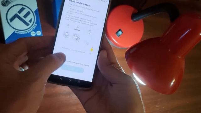 How to install the WiFi Smart Bulb - TLL331001 смотреть онлайн