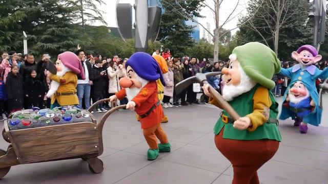 Диснейленд в Китае (Шанхай) смотреть онлайн