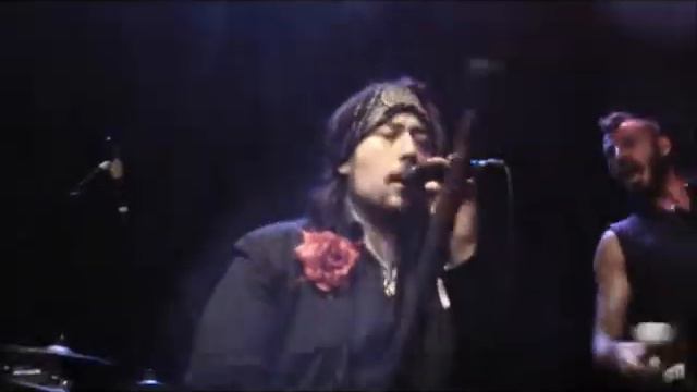 Diego's Umbrella Performing Money Maker смотреть онлайн