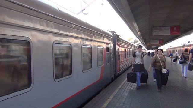 Электровоз ЧС2Т-956 с составом поезда №55/56 Москва — Санкт-Петербург смотреть онлайн