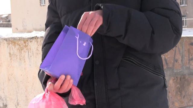 Снова Лизи Сараули решила провести опрос и задать свои вопросы жителям Ниноцминда смотреть онлайн