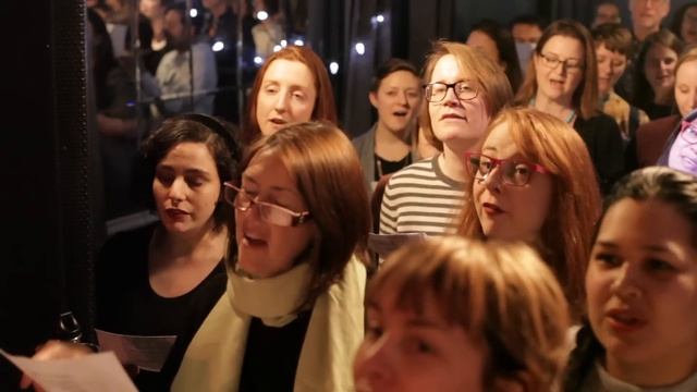 Choir! Sings R.E.M. - Man On The Moon смотреть онлайн