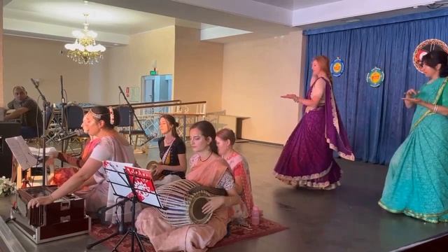 Радха Мадхава, 19.06.2023, программа в центре реабилитации смотреть онлайн