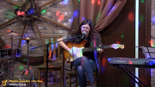 Видео с отчетного концерта #16. Анна исполняет СВОЮ авторскую песню - Любовь смотреть онлайн
