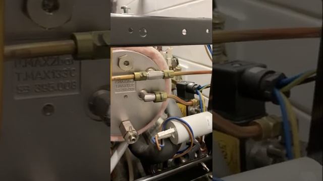La Cimbali M21 squeaking sound after extraction смотреть онлайн