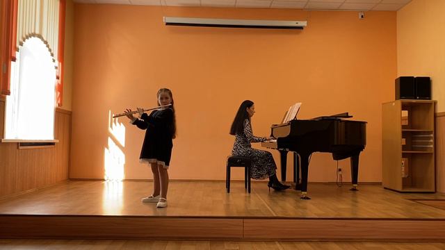 Стрихарь Евангелина, 8 лет. Ю. Должиков "Колыбельная", И. Шильцева "Розовый ослик". смотреть онлайн