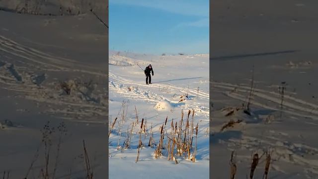 Катаюсь на лыжах не удачный спуск с горы это надо посмотреть. смотреть онлайн