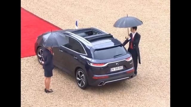 DS 7 CROSSBACK for French President Emmanuel Macron смотреть онлайн