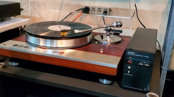 Luxman PD-310 Turntable w/Stax UA7 tonearm
