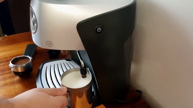 Saeco Nina Plus Bar - Как приготовить латте и капучино одновременно!!! (обзор latte cappuccino) смотреть онлайн