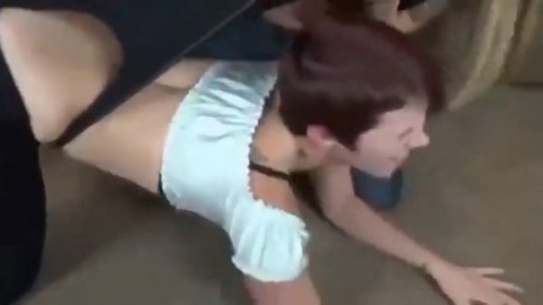 Натянула трусы на голову.mp4