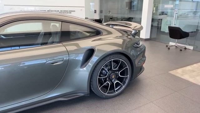 Aventurine Green 992 Turbo S | Elegant Performance | YouTube Live смотреть онлайн