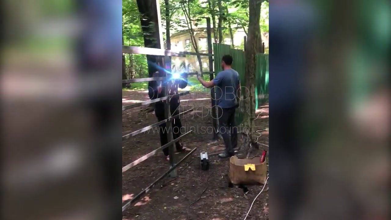 В Барвихе сегодня опять перекрыли забором проход в лес для местных жителей смотреть онлайн