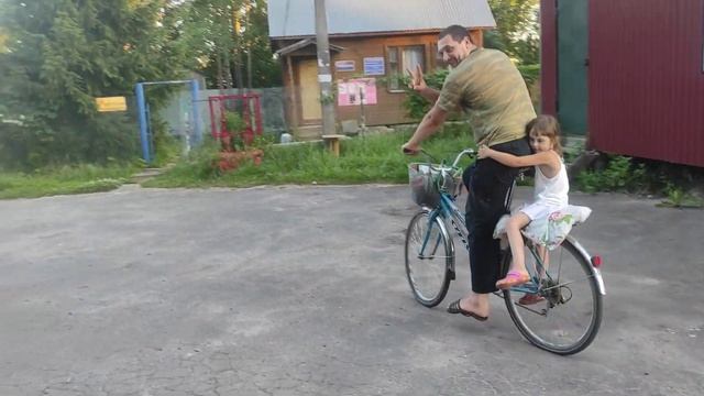 Купаемся в бассейне!Бесимся!)))И Наташа впервые почувствовала глубину)) смотреть онлайн