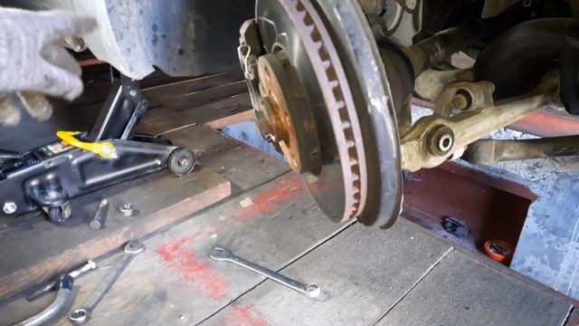 Замена верхней опоры амортизатора Passat b5 смотреть онлайн