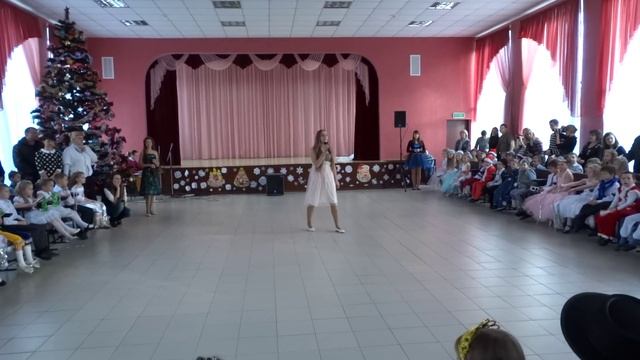 Новогодняя ёлка школа №2 г. Сумы 1 смотреть онлайн