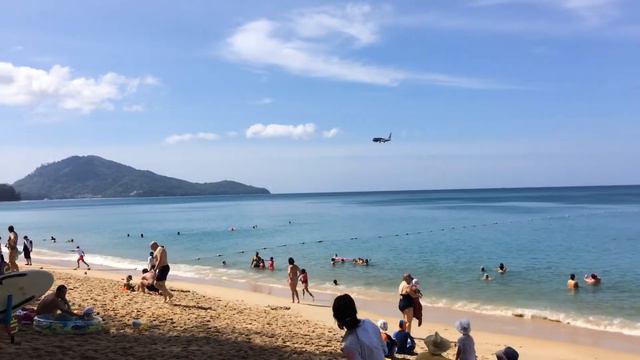 Mai Khao beach and Thai airways landing смотреть онлайн