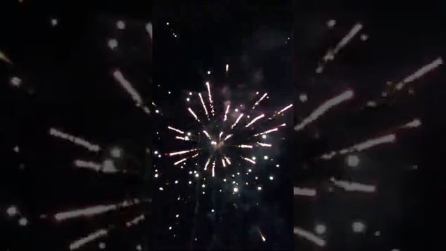 Мощный салют _Борзый_ который стоит своих денег!!! 21 000 рублей в воздух и по кайфу))) 2022 смотреть онлайн