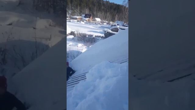 Очистка крыши от снега смотреть онлайн
