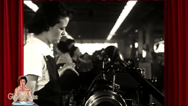 Veronica Lake gets a 1940s Updo Hairstyle смотреть онлайн
