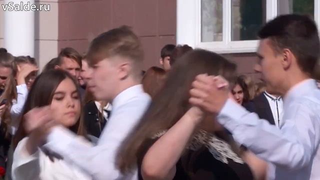 В первый день без портфелей. 1 сентября в школе № 1 имени Пушкина в Верхней Салде смотреть онлайн