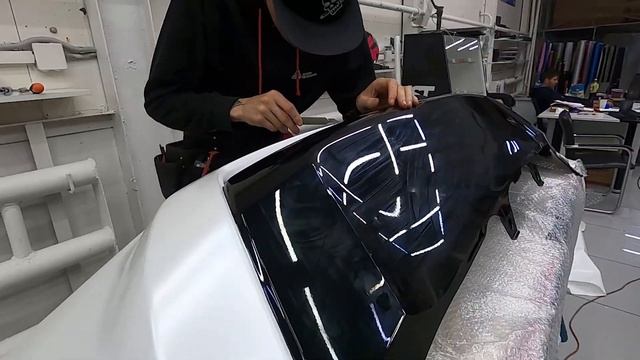 Land Cruiser 300 - оклейка пленкой в белый перламутр смотреть онлайн