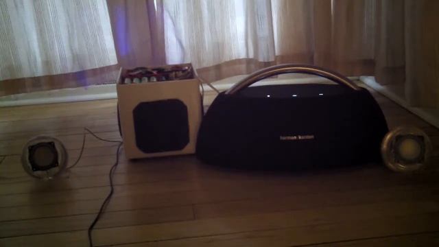 Harmon Kardon Go Play vs Custom portable speaker смотреть онлайн