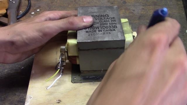 How to create a high voltage power supply using a microwave oven transformer (AKIO TV) смотреть онлайн