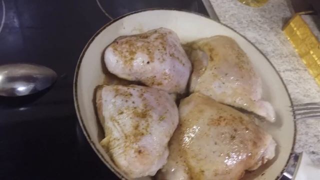 Бедра с луком обжаренные и тушеные смотреть онлайн