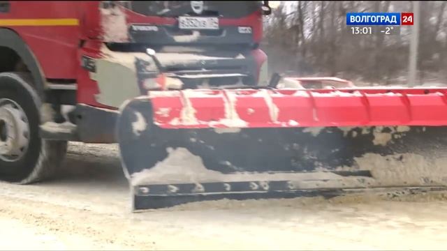 В Волгоградской области на расчистку дорог от снега вышли 95 единиц спецтехники смотреть онлайн