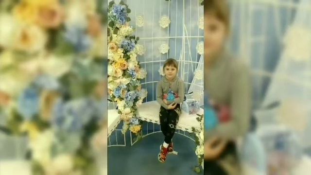 Ми-ми-ми шные ушки. На даче вечером.Алина и Лерочка Клетня. смотреть онлайн