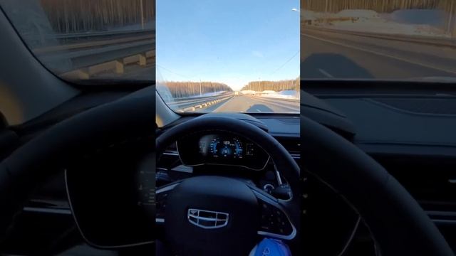 Работа адаптивного круиз контроля и системы контроля полосы Geely Atlas Pro смотреть онлайн
