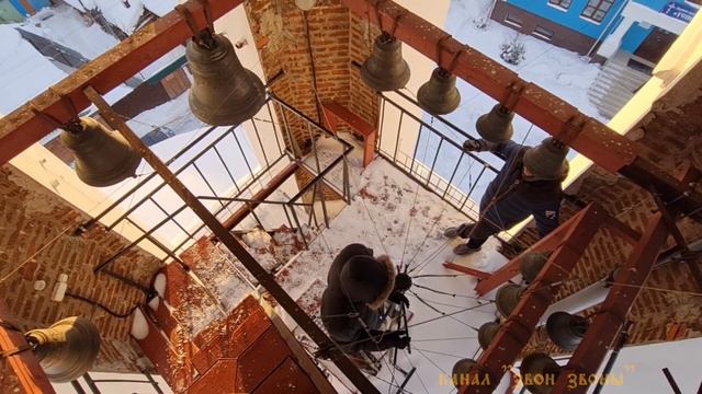 Будничный колокольный звон на 9/8 в Успенской церкви, г.Калуга, Кирилл Костыренко и Дмитрий Халтури смотреть онлайн
