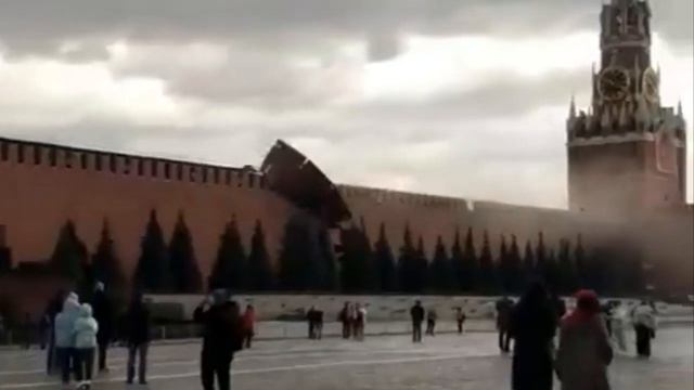 Ураган слегка «погрыз» стену Кремля в Москве 22 октярбя | TimonFix смотреть онлайн