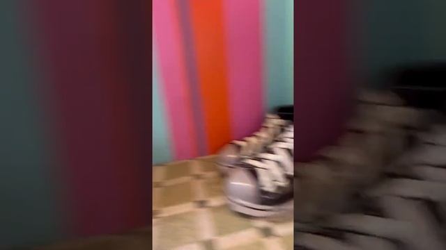 ТУТ МЕНЯЮТ ТАПКИ НА КОНВЕРСЫ !!! ГУГЛИ-SLIME PARK ПИТЕР !!! смотреть онлайн