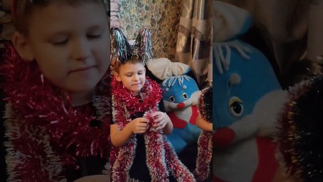 Праздник прилетел #короткие_видео #выходные #радость #счастье смотреть онлайн