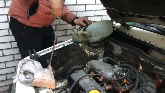 Меняем топливопровод на восмерочке. Сюрприз от ребят, чуть инфаркт не поймал. смотреть онлайн