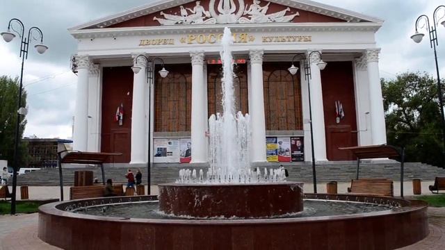Фонтан у ДК "Россия" (Саратов) смотреть онлайн