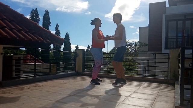 How to make your bachata lady style comfortable for the partner. Tips for hips смотреть онлайн