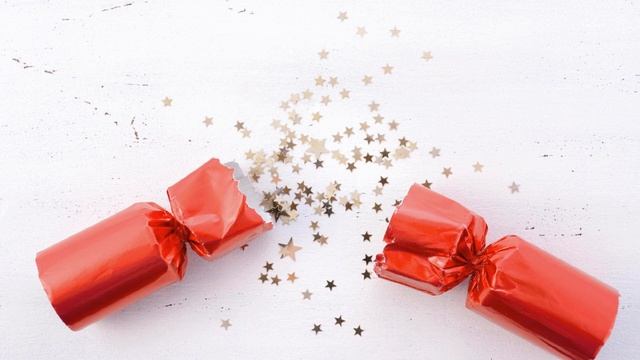 697. 11 Christmas Cracker Jokes for 2020, Explained смотреть онлайн