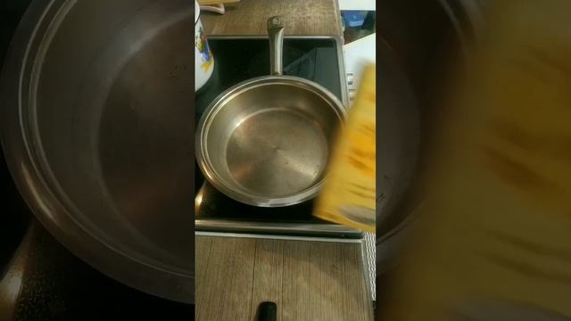 Когда хочешь побаловать семью необычным блюдом или если в морозилке залежалась стручковая фасоль