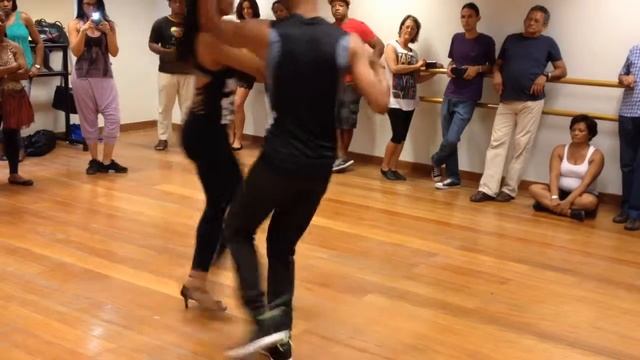 Ingrid Soter e Erikson Oliveira - Salsa Improviso смотреть онлайн