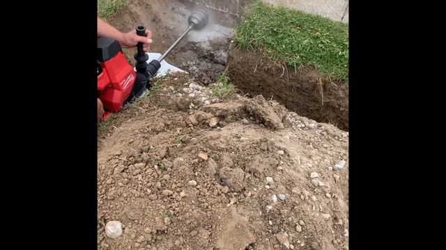 Milwaukee tools cordless 1-3/4” SDS Max in action смотреть онлайн