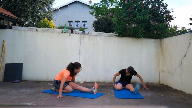 Stretching #4 Sandy смотреть онлайн