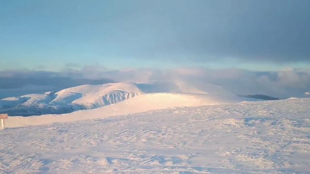 Пик горы Айкуайвенчорр. Высота 1047 м н.у.м. смотреть онлайн