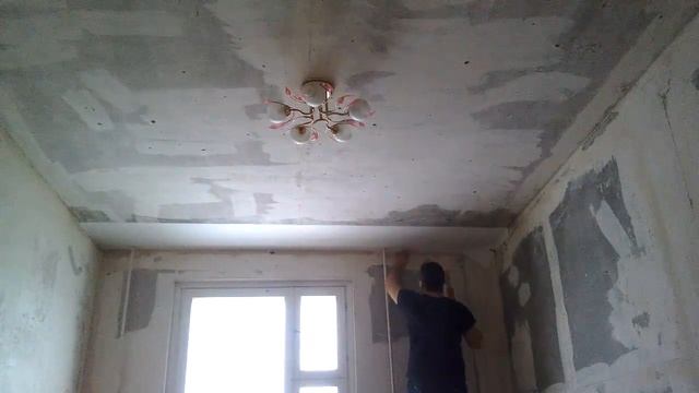 Как поклеить обои на потолок смотреть онлайн